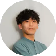 食堂の説明をする社員の写真